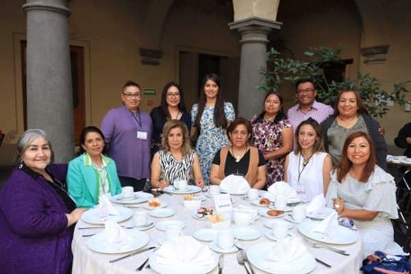 Reconocen a madres trabajadoras del Congreso del Estado