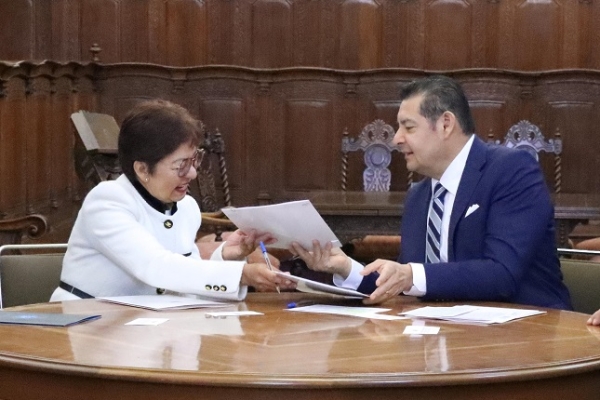 Armenta refrenda respeto a autonomía universitaria al signar convenio con la BUAP