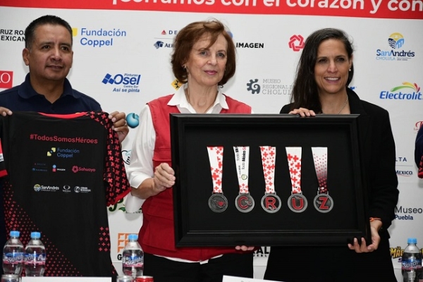 Presenta la carrera &quot;Todo México salvando vidas&quot; de Cruz Roja Puebla, su emblemática playera y medalla