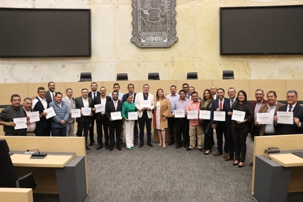 Reconocen en Congreso a exdelegados de la Secretaría de Gobernación