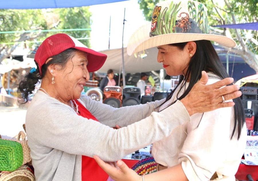 Liz Sánchez, candidata al Senado, fortalece vínculos en Tehuitzingo y Acatlán de Osorio
