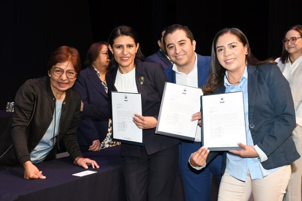 Entrega la Rectora Lilia Cedillo 291 definitividades a personal docente