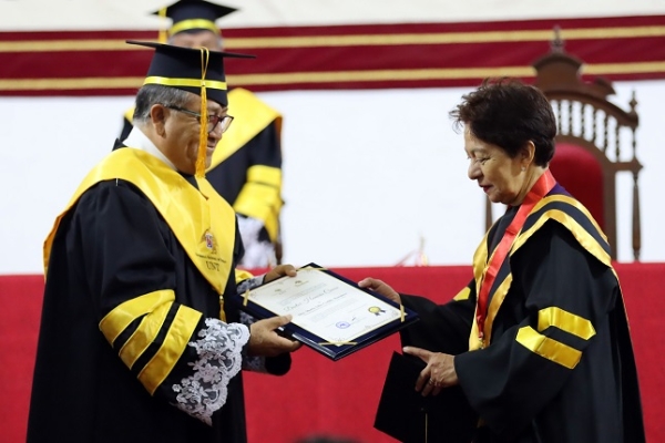 Rectora María Lilia Cedillo Ramírez recibe Doctorado Honoris Causa por parte de la Universidad Nacional de Trujillo