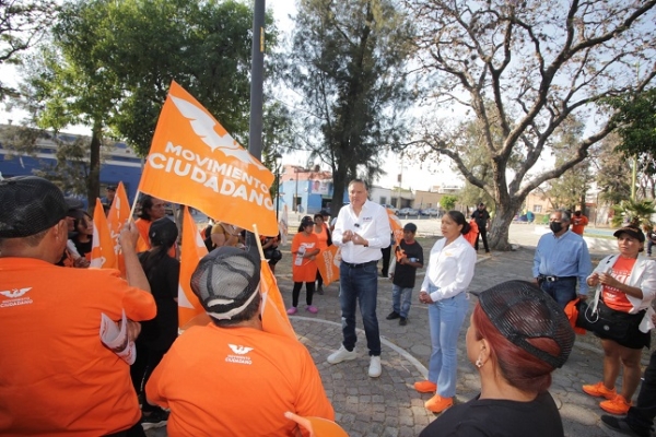 Fernando Morales se encuentra con vecinos de la colonia Remedios