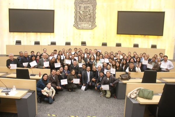 Reconocen en Congreso a ciudadanas y ciudadanos por su labor social