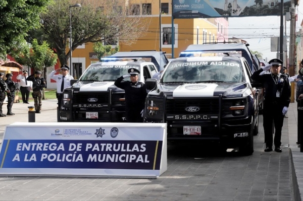 Reconoce Mundo Tlatehui a servidores y servidoras del ayuntamiento de San Andrés Cholula