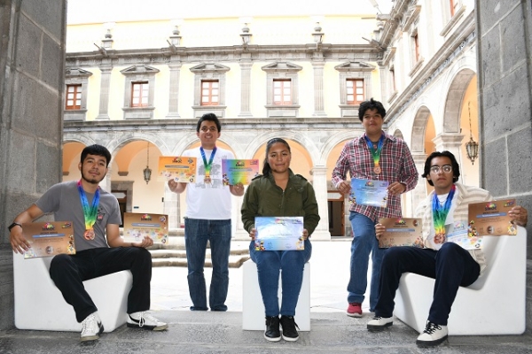 Estudiantes BUAP obtienen primeros lugares en la Olimpiada Internacional de Matemáticas de Singapur