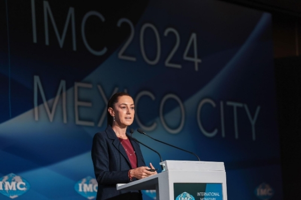 Claudia Sheinbaum expone su proyecto de nación ante representantes del IMC