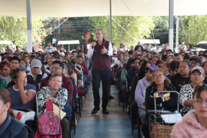 Pepe Chedraui realizó entrega masiva de “Alimentación Imparable” en Agua Santa