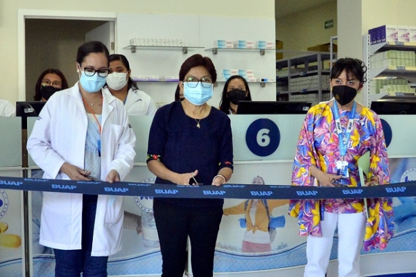 Inaugura rectora María Lilia Cedillo farmacia hospitalaria para derechohabientes