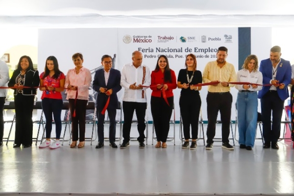 Realizan Feria del Empleo en la Plaza de la Concordia, en Cholula