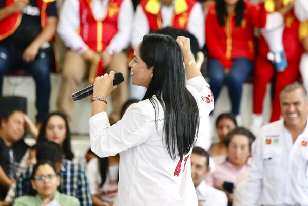 Liz Sánchez y Alejandro Armenta fortalecen alianza en gira por la Sierra Norte