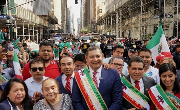 Armenta es aclamado como el Gobernador del Pueblo por migrantes en Nueva York