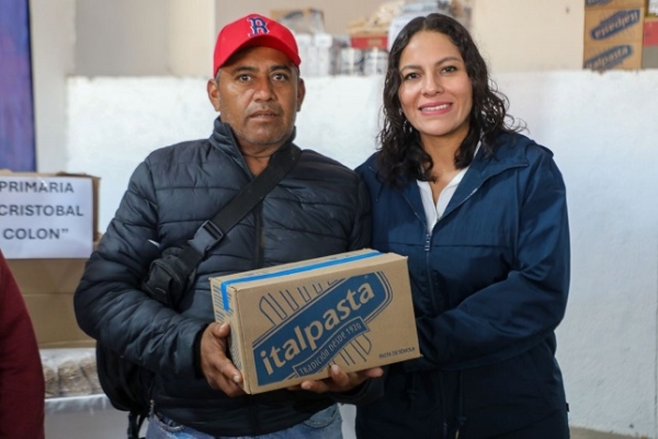 Entrega Lupita Cuautle desayunos escolares a escuelas primarias