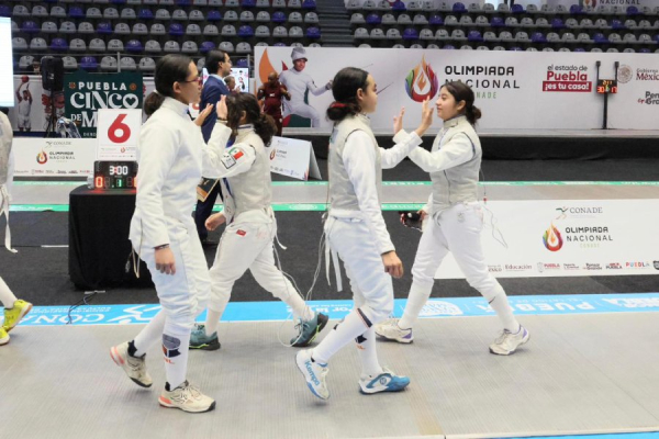 Talento poblano destaca en jornada de esgrima en Olimpiada CONADE 2026