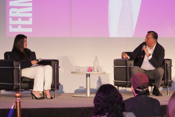 Fernando Morales conversa con jóvenes del Tecnológico de Monterrey