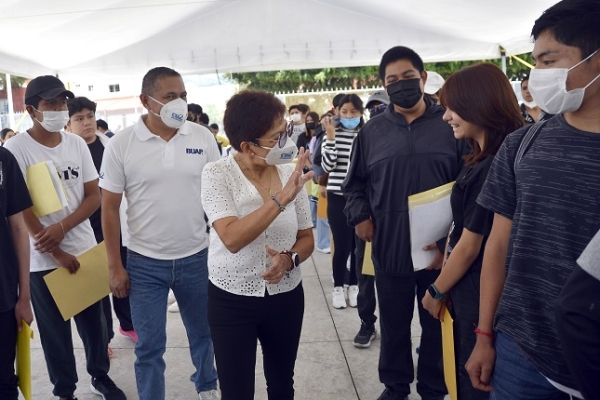 En la Arena BUAP, la Rectora Lilia Cedillo da la bienvenida a estudiantes del nivel medio superior