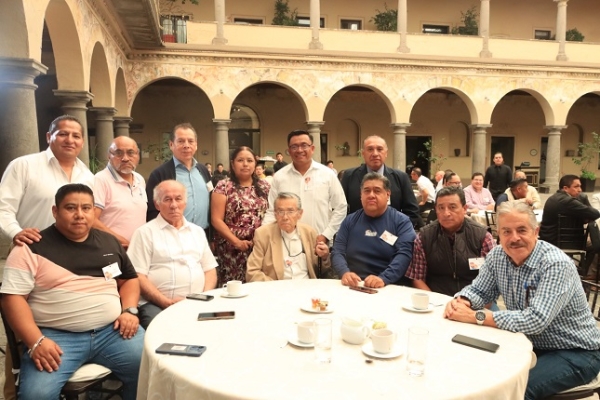 Celebran a padres trabajadores del Congreso del Estado