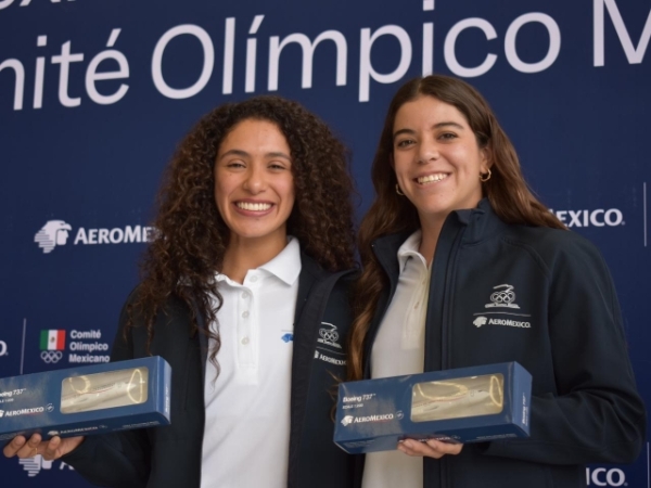 La delegación olímpica mexicana vuela a París con Aeroméxico