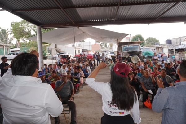 Campesinos de San Pedro Cholula confían y apoyan a Tonantzin Fernández