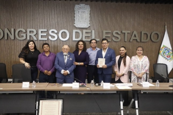 Comisión de Cultura del Congreso rinde homenaje a la poeta chilena Gabriela Mistral