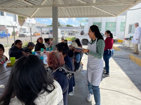 Voluntariado del Congreso de Puebla realiza jornada alimentaria en albergue del Hospital del Sur