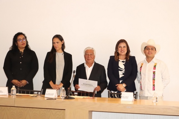 Entrega Congreso del Estado reconocimientos a artistas poblanos