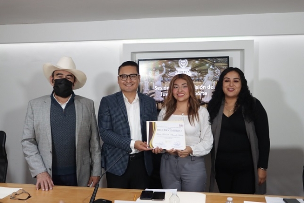 Comisión de Juventud del Congreso reconoce a danzantes poblanos que enaltecen a Puebla