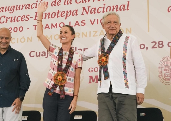 Vamos a seguir construyendo caminos artesanales para comunicar a Guerrero: Claudia Sheinbaum