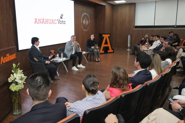 Fernando Morales visita a estudiantes de la Anáhuac