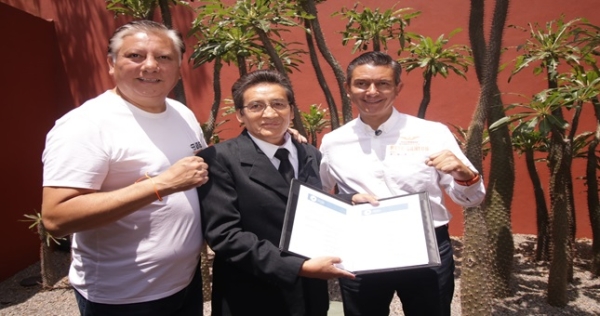 Fernando Morales firma agendas con Asociaciones Civiles