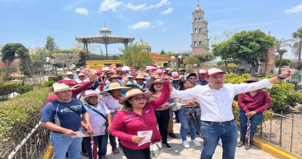 Lalo Castillo se compromete a atender las necesidades de los 47 municipios mixtecos